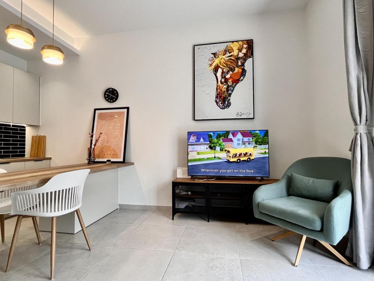 Chic Getaway Near Stavros Niarchos Apartman Athén Kültér fotó